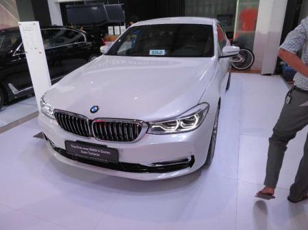 bmw 6 series gran turismo. Price 2670 lacs (kyats). 4 cylinders engine. petrol. 8 speed sport trans
