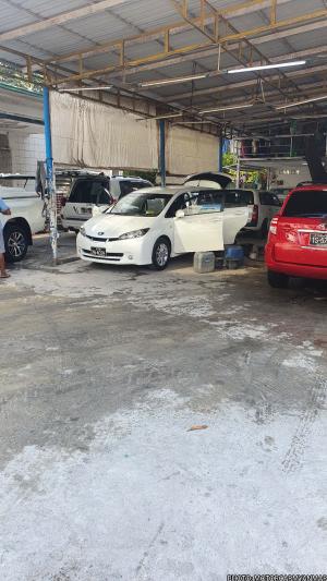 Formula car center. Bahan,YGN