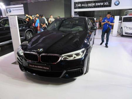 bmw 5 series business athlete. price 2450 lacs kyats. 530i luxury and 530i m sport. 4 cylinders engi