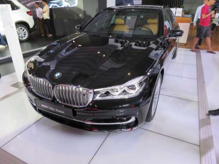 bmw 7 series (730Li). price 3800 lacs kyats. 4 cylinders engine petrol.  8 speed sport transmission.