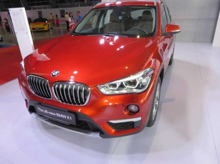 bmw x1 sDrive18i. price 1650 lacs kyats. 3 cylinders engine petrol. 7 speed steptronic transmission