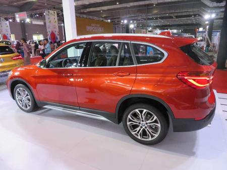 bmw x1 sDrive18i. price 1650 lacs kyats. 3 cylinders engine petrol. 7 speed steptronic transmission
