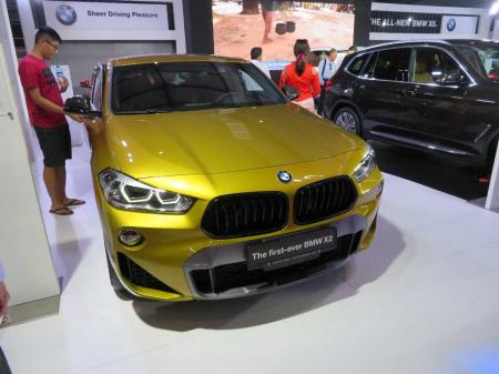 bmw x2 sDrive18i . price 1750 lacs kyats. 3 cylinders engine petrol. 7 speed steptronic transmission