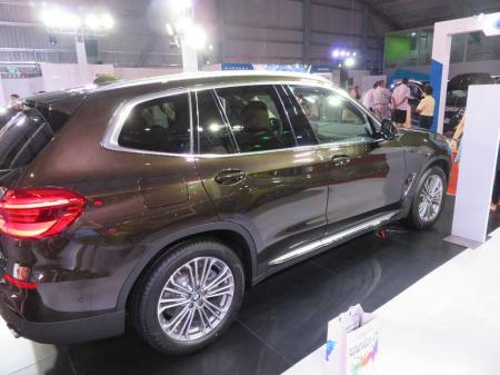 bmw x3 xDrive30i. price 2340 lacs kyats. 4 cylinders engine. 8 speed steptronic sport transmission.